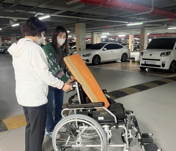 세종에서 전해온 따뜻한 후원 - 휠체어 기부 이미지