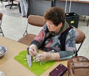와글와글 우리동네 1단지 어르신정서지원 프로그램 &#034;신바람 교실&#034; 6회기 진행 이미지