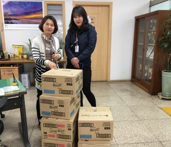 궁동성당 청년회 일일찻집 운영 후원물품(생리대) 나눔 이미지