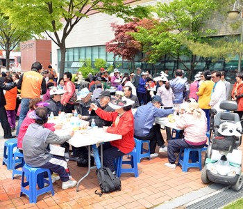 2013년도 어버이날 행사 '사랑모아 孝 더하기' 이미지